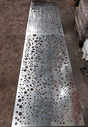 Dekorativni pocinkovani lim sa rupama